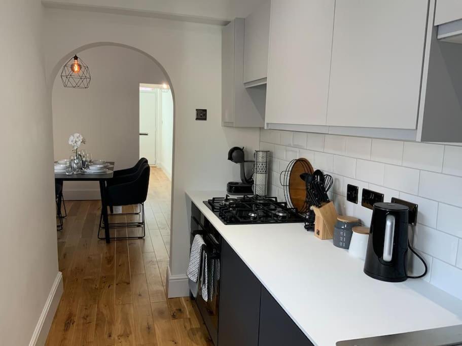 Holiday home Centrally Located In Of Idas Place - Two Bedrooms Each With A Kingsize Bed