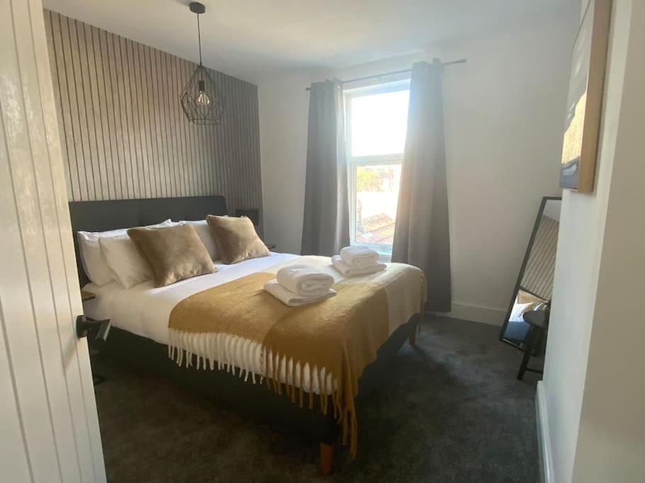 Centrally Located In Of Idas Place - Two Bedrooms Each With A Kingsize Bed Lincoln