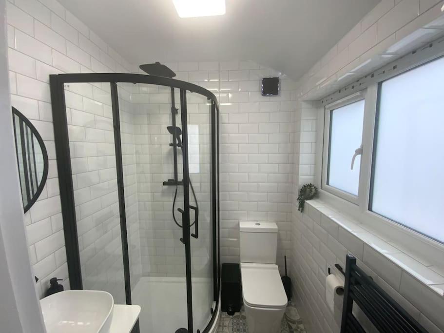 Centrally Located In Of Idas Place - Two Bedrooms Each With A Kingsize Bed * Lincoln