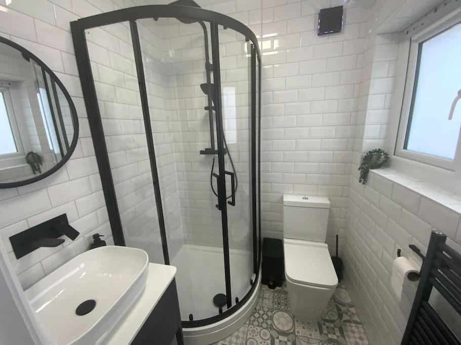 Holiday home Centrally Located In Of Idas Place - Two Bedrooms Each With A Kingsize Bed