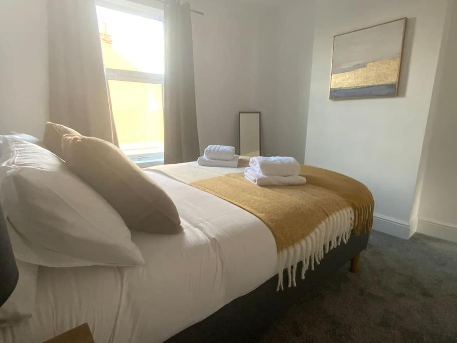 Centrally Located In Of Idas Place - Two Bedrooms Each With A Kingsize Bed Lincoln