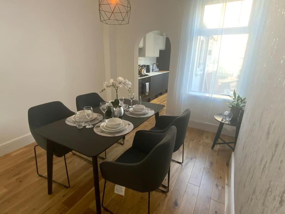 Centrally Located In Of Idas Place - Two Bedrooms Each With A Kingsize Bed Holiday home Lincoln