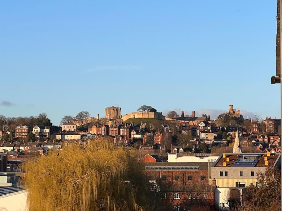 View Sleeps 4 Balcony Self Check-in Apartment Lincoln