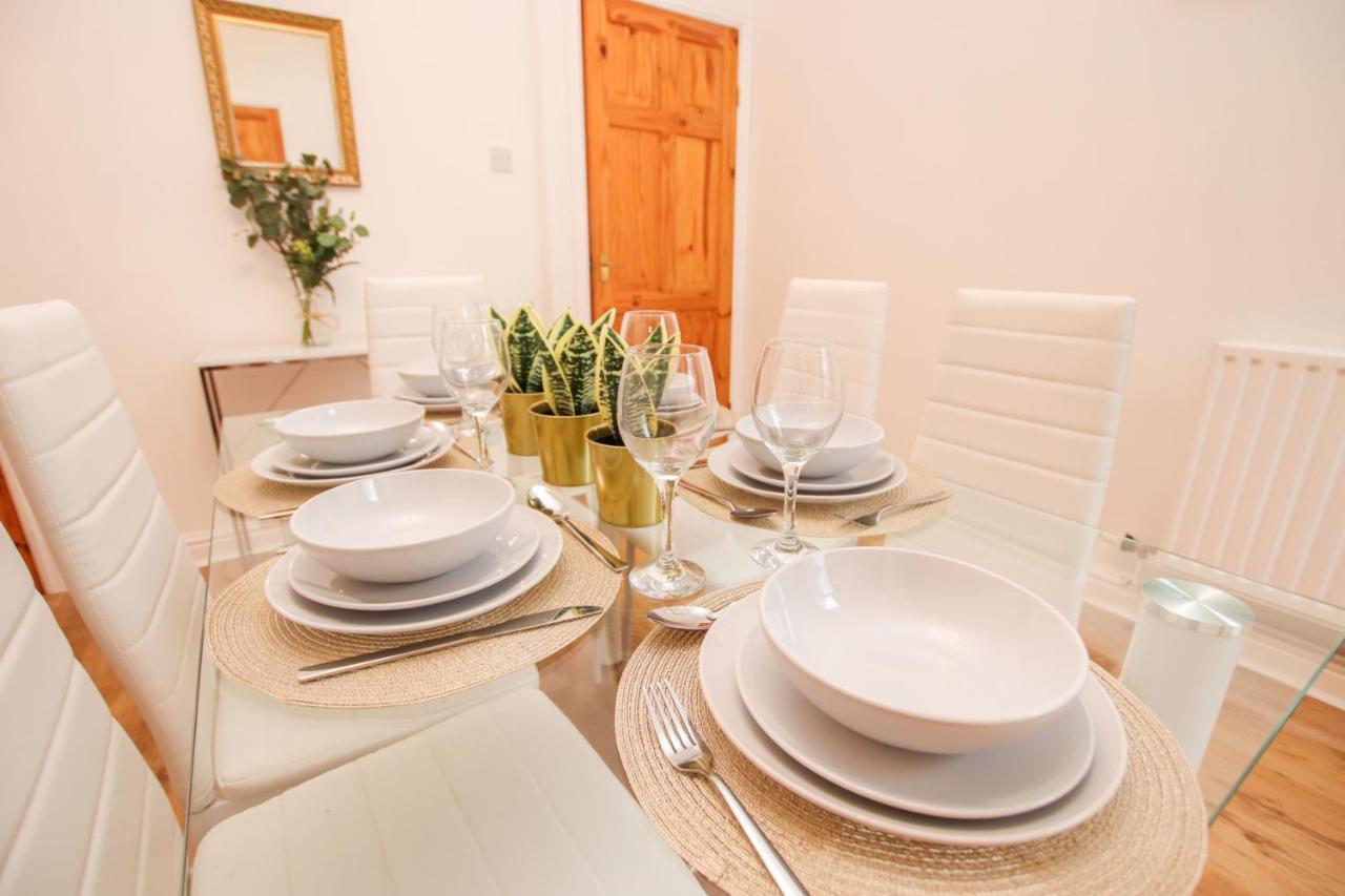 Holiday home Stylish, Homely City Centre 3 Bed Property Sleeps 6 *