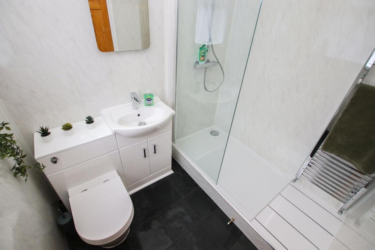 Stylish, Homely City Centre 3 Bed Property Sleeps 6 *
