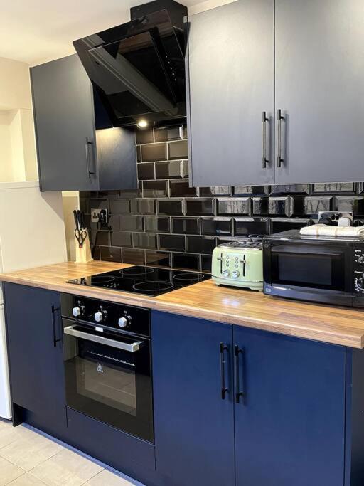 Area Terraced House With Private Hot Tub Holiday home