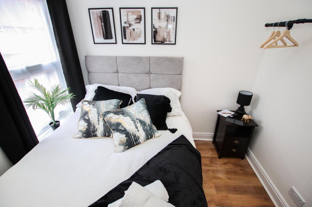 Stylish, Homely City Centre 3 Bed Property Sleeps 6 *