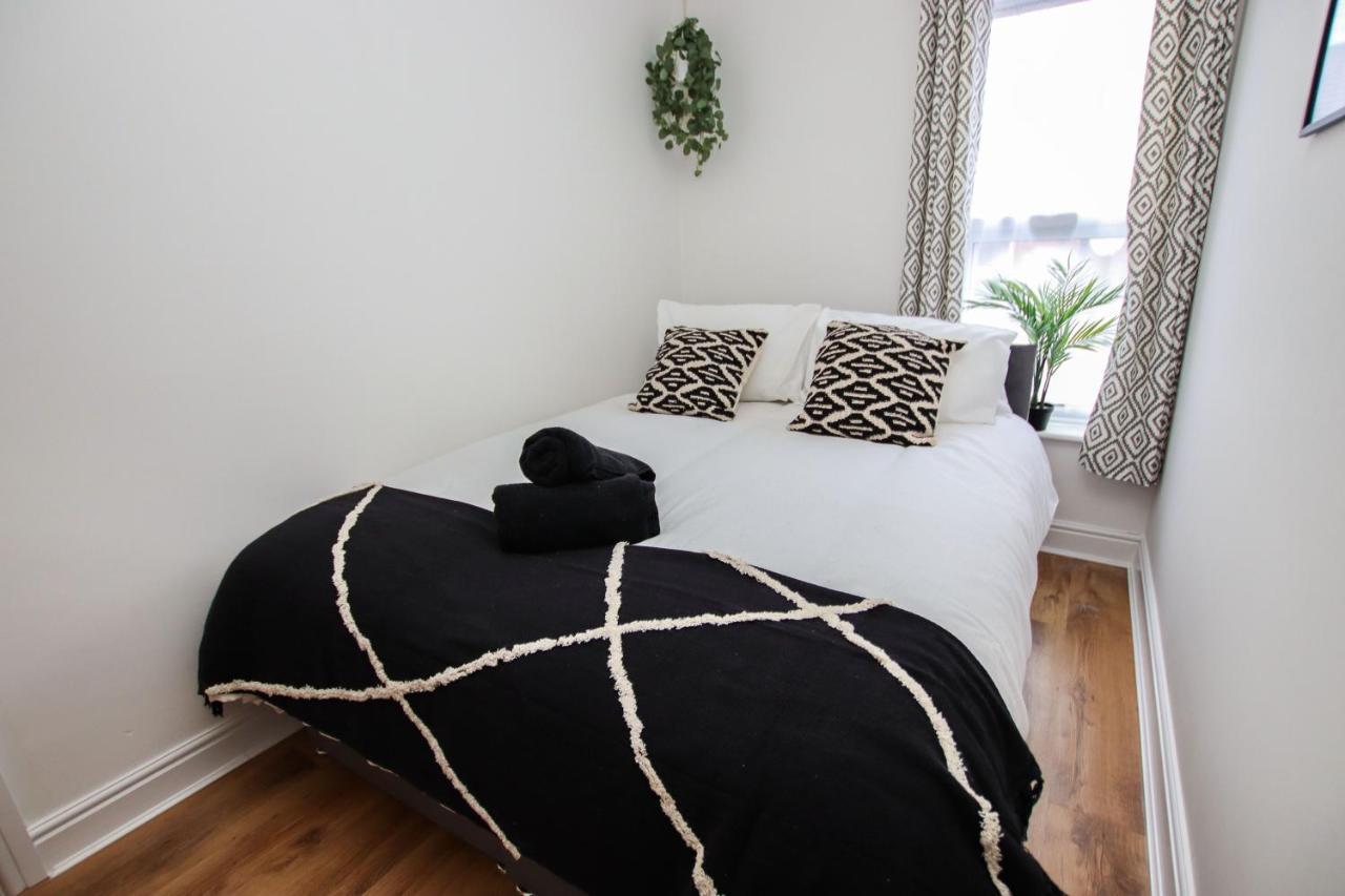 Stylish, Homely City Centre 3 Bed Property Sleeps 6 Holiday home