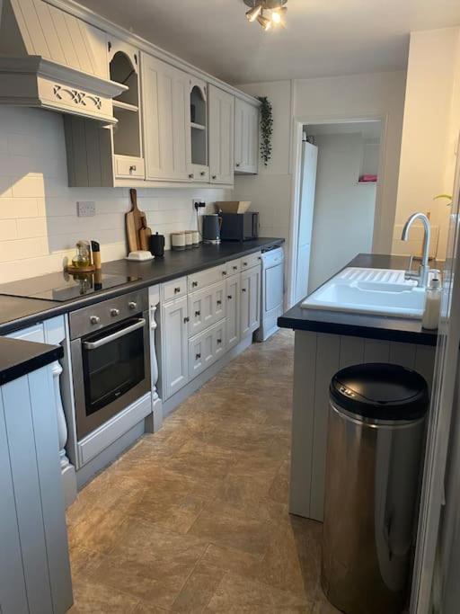Apartment Homely 2-bed Terrace With Log Burner *