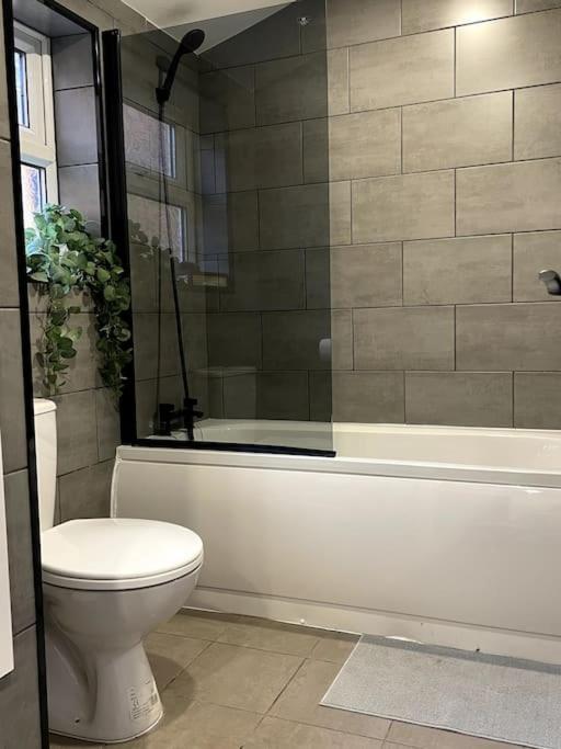Area Terraced House With Private Hot Tub Lincoln
