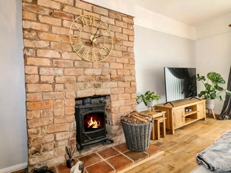 Hunters Lodge, With Parking For One Car Lincoln