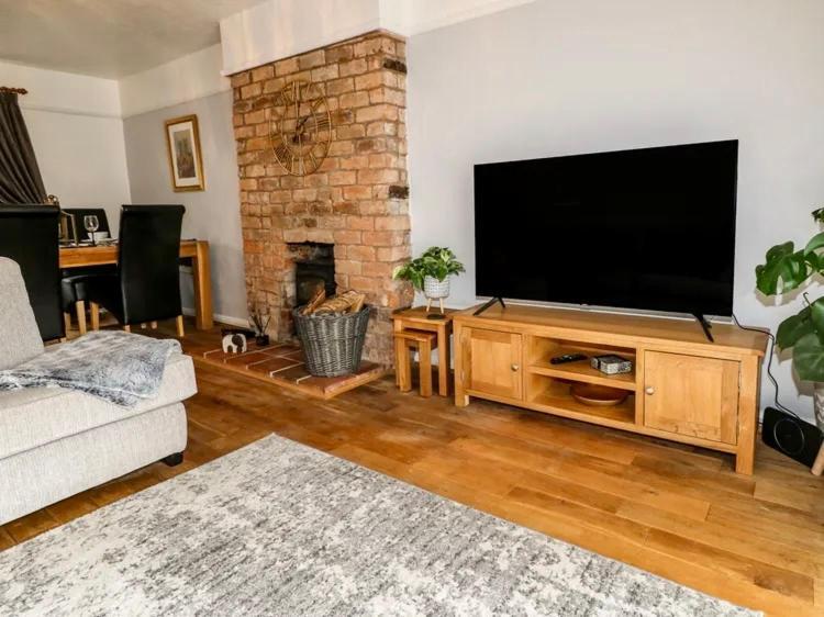 Hunters Lodge, With Parking For One Car Holiday home *