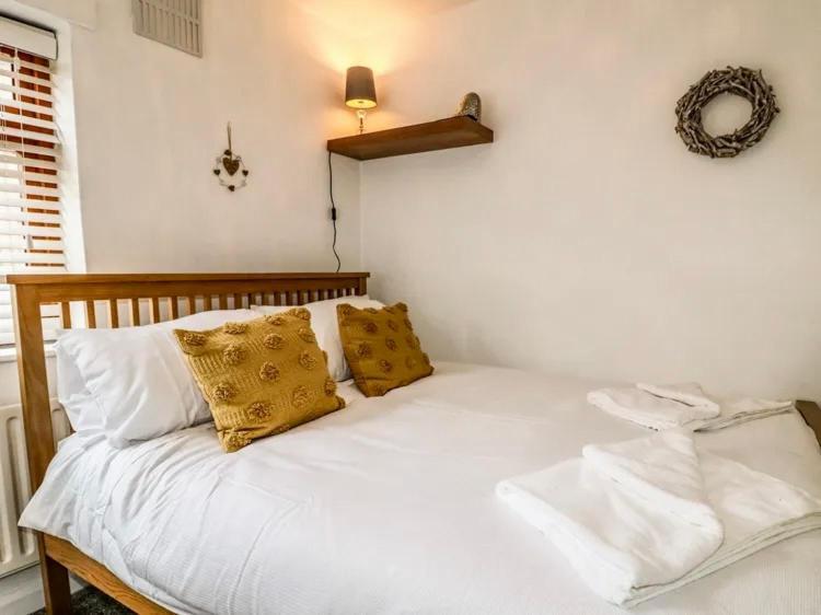 Hunters Lodge, With Parking For One Car Lincoln
