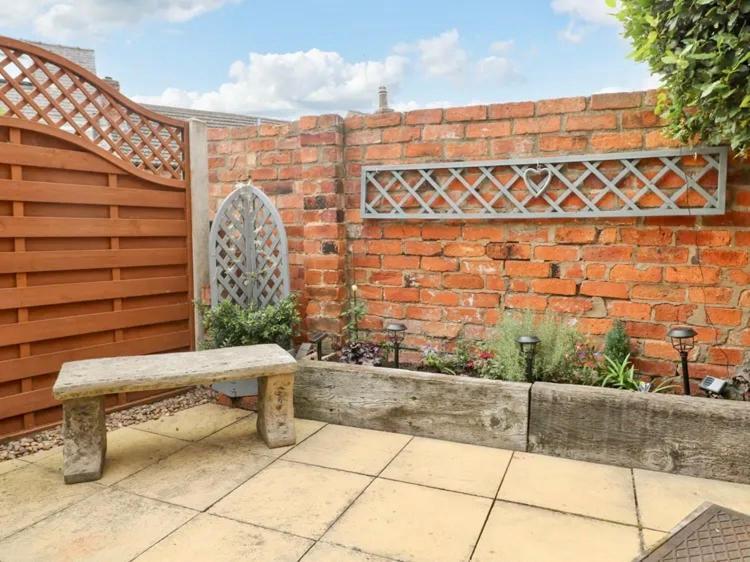 Hunters Lodge, With Parking For One Car Holiday home *