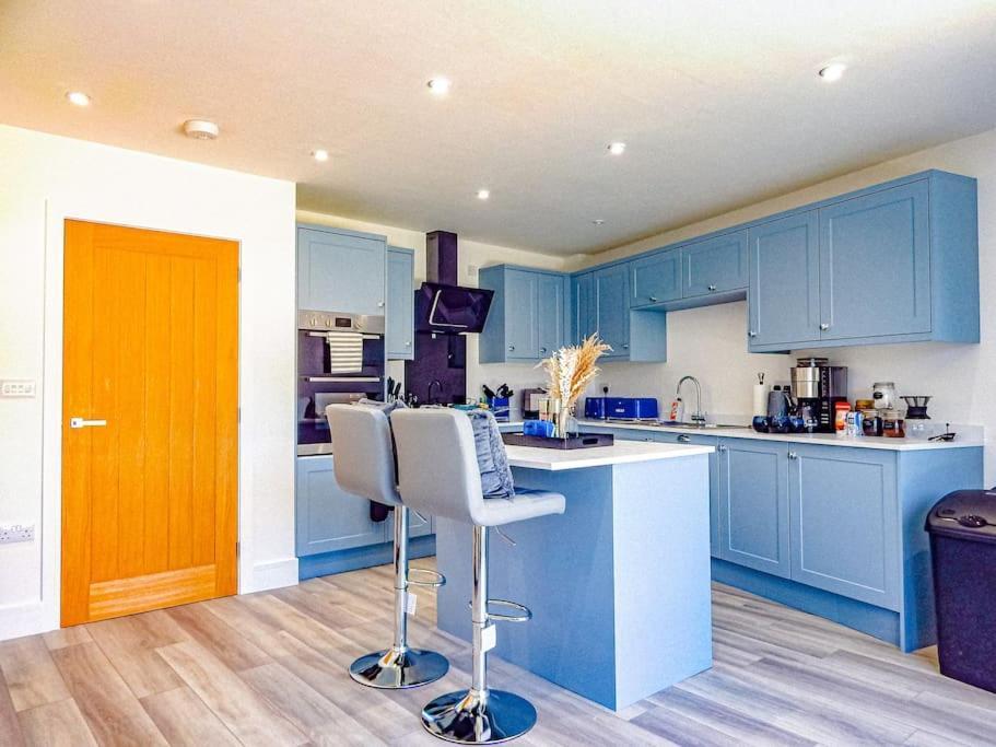 Lancaster House Apartment *