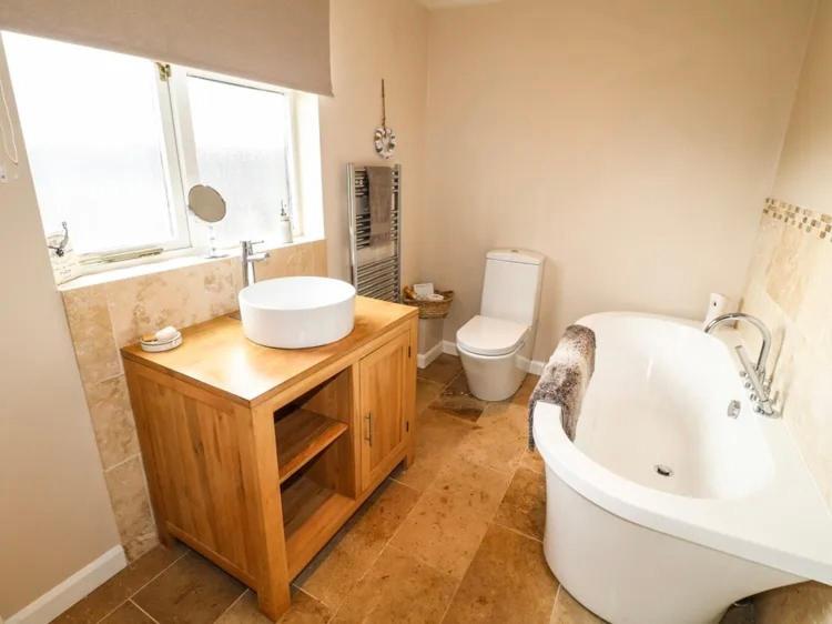 Hunters Lodge, With Parking For One Car Holiday home