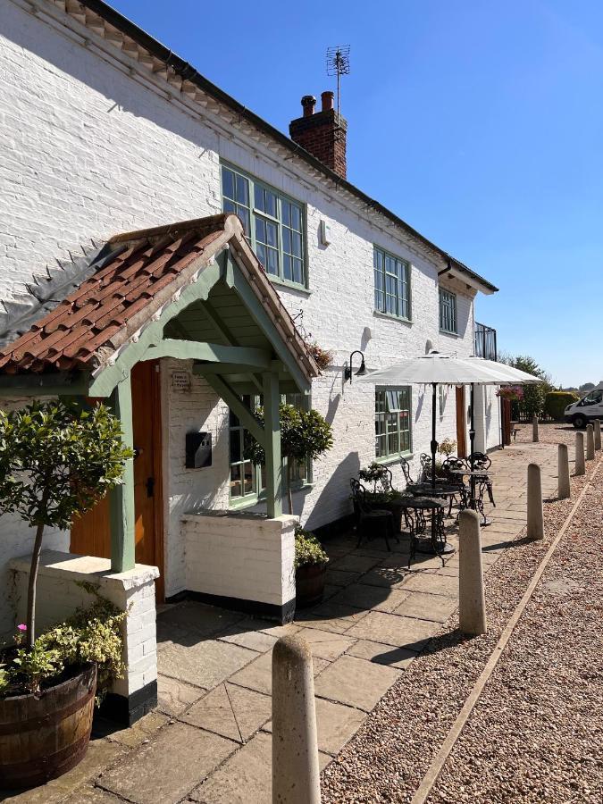 The Man, Eco-friendly Cabin In The Lincolnshire Countryside With Heating And Hot Water Lincoln