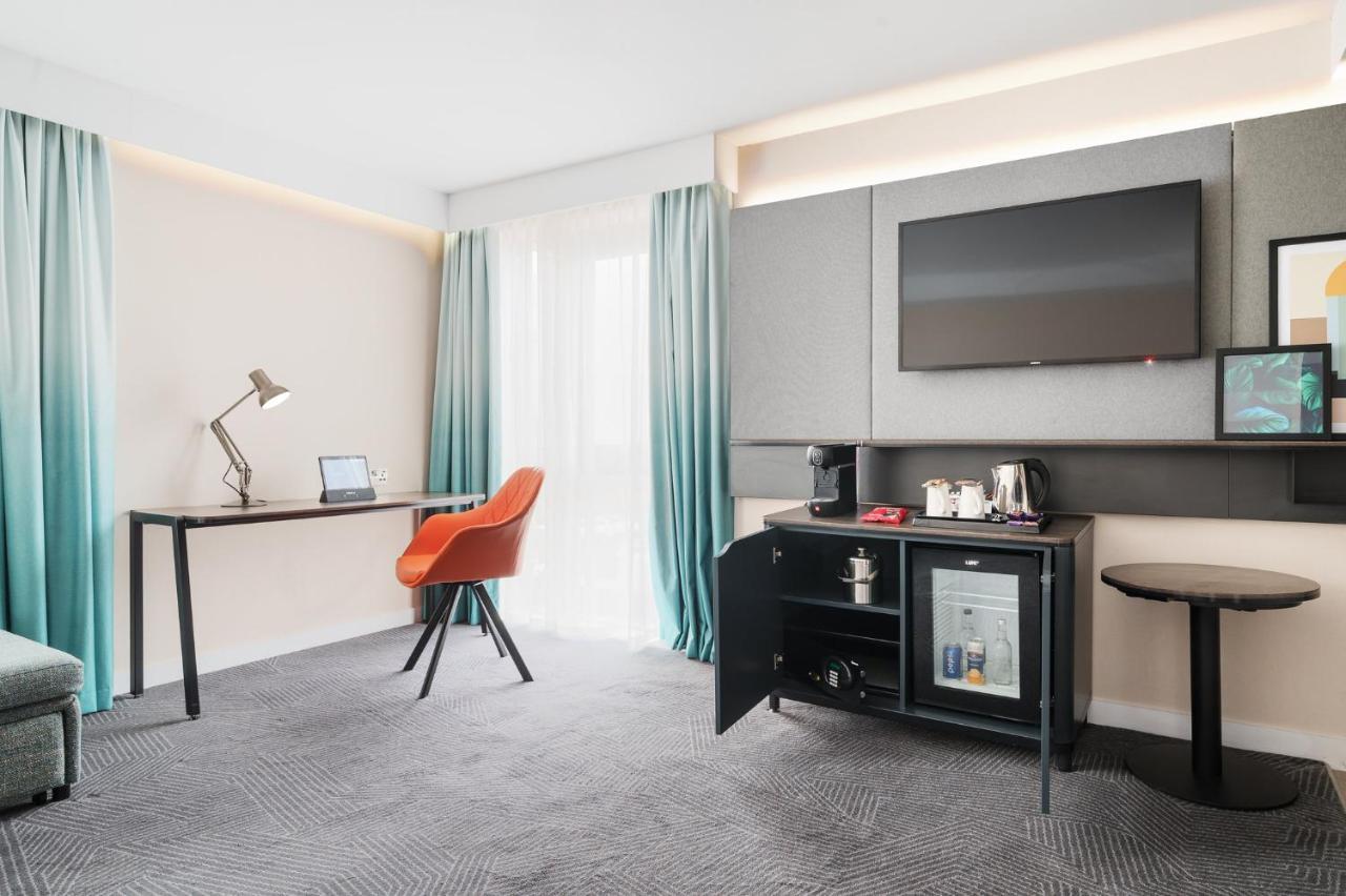 By Ihg Hotel Lincoln