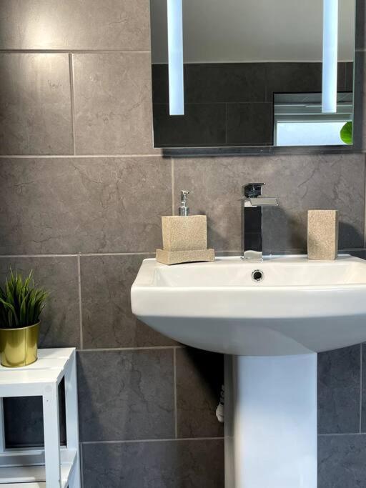 Modern And Spacious House With Hot Tub Apartamento Lincoln