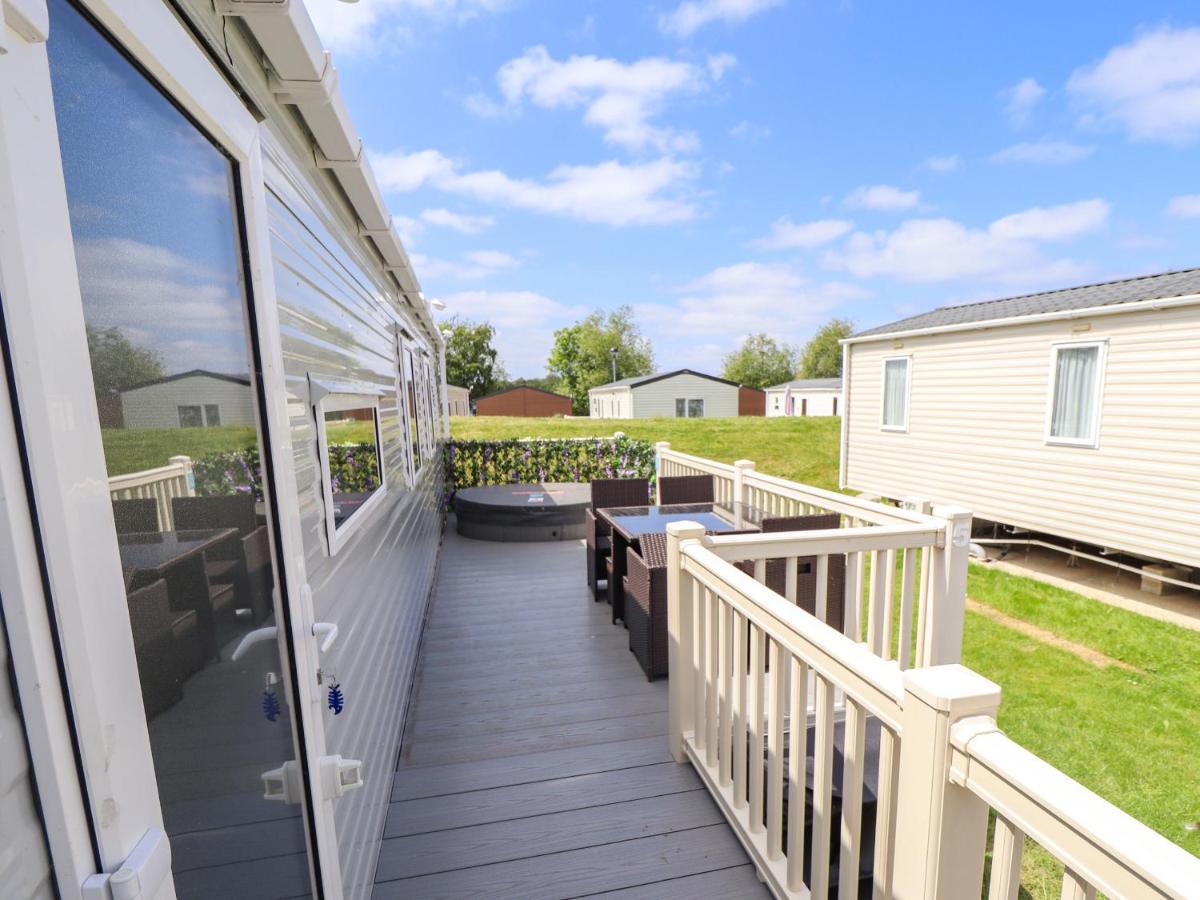 5 Wilkinson Way * Lincoln