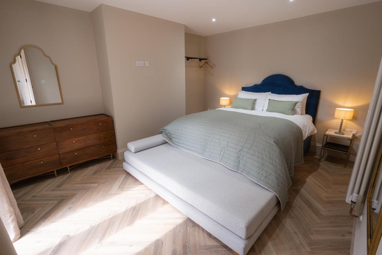 Our House Collective - Luxury In Centre, Hot Tub, Sleeps 16
