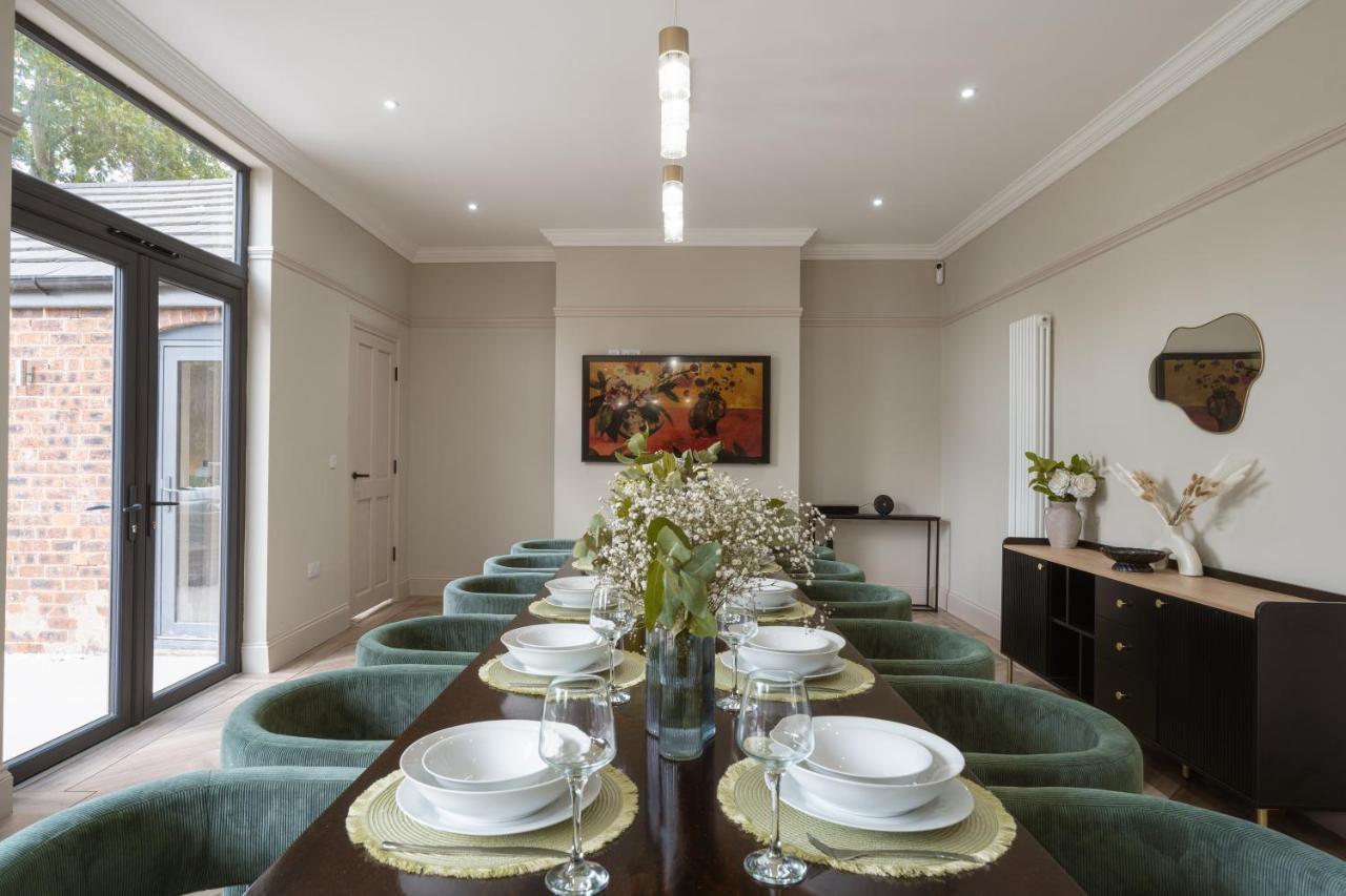 Casa de férias Our House Collective - Luxury In Centre, Hot Tub, Sleeps 16 *