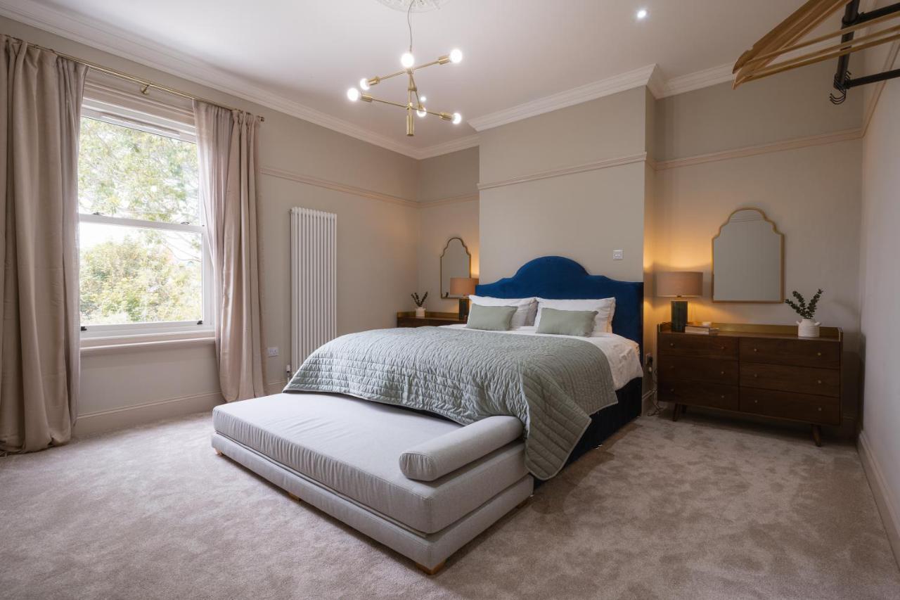 Our House Collective - Luxury In Centre, Hot Tub, Sleeps 16