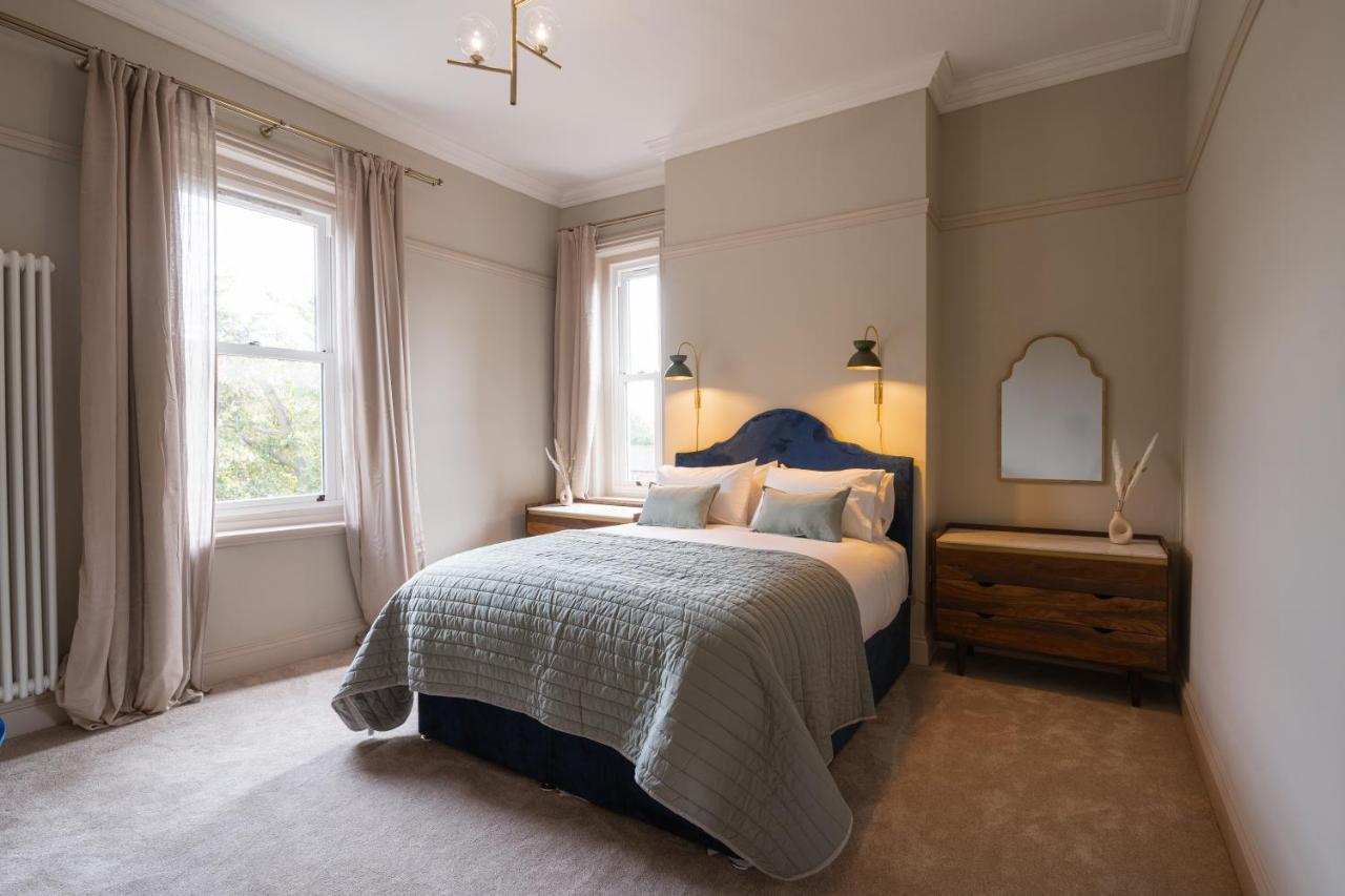Our House Collective - Luxury In Centre, Hot Tub, Sleeps 16