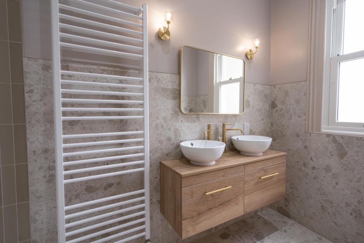 Our House Collective - Luxury In Centre, Hot Tub, Sleeps 16 Lincoln