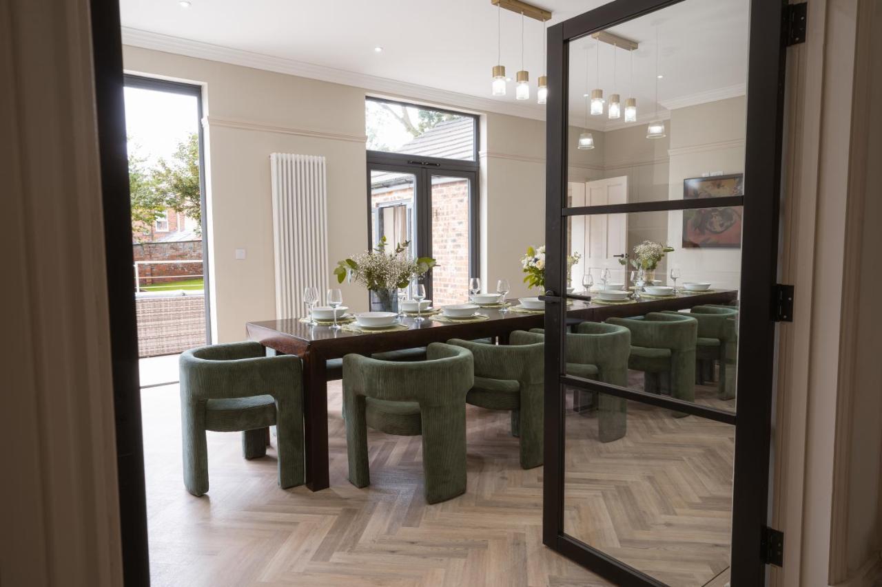 Our House Collective - Luxury In Centre, Hot Tub, Sleeps 16 Holiday home *
