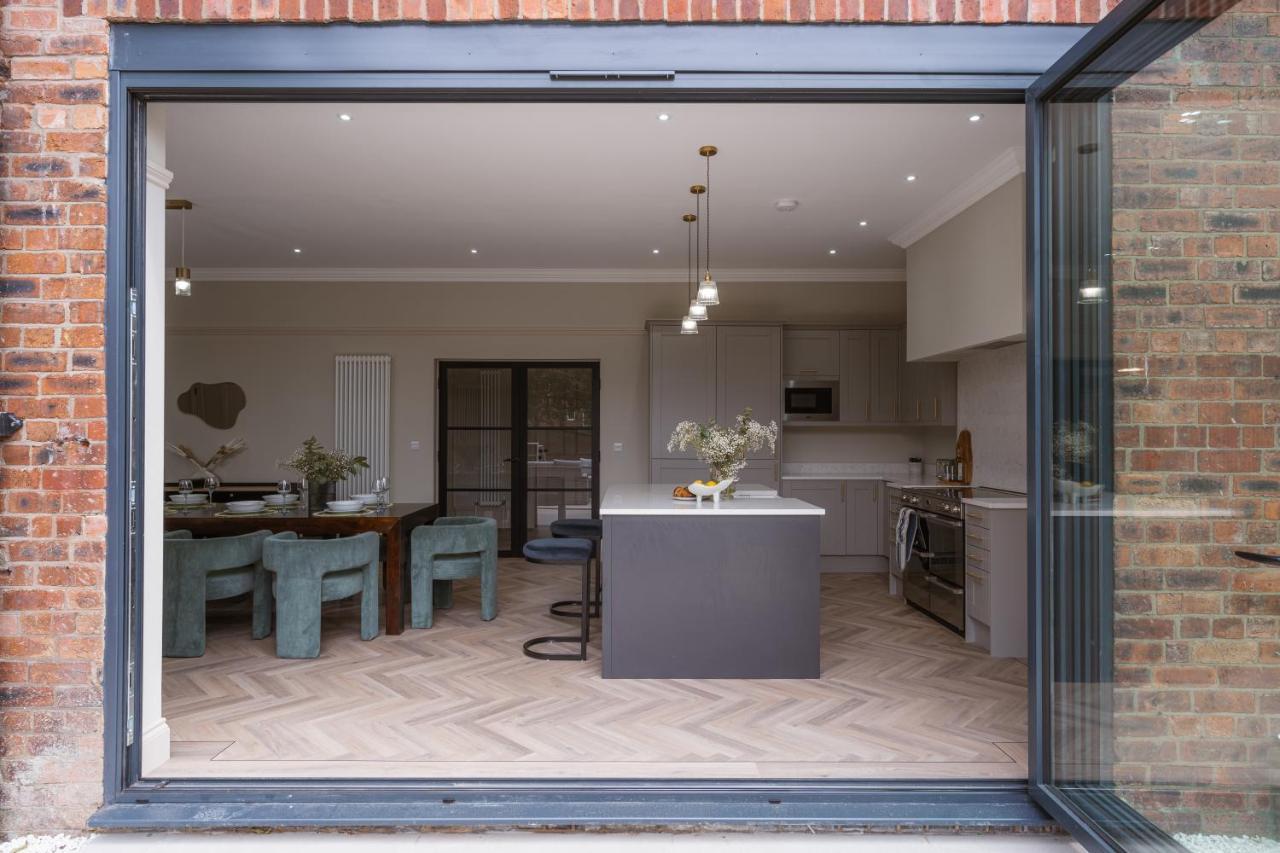 Our House Collective - Luxury In Centre, Hot Tub, Sleeps 16 *