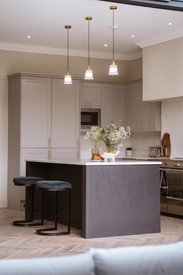 Our House Collective - Luxury In Centre, Hot Tub, Sleeps 16 Holiday home *