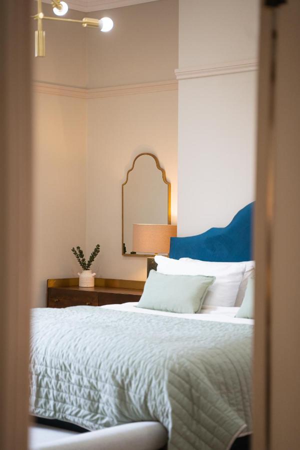 Our House Collective - Luxury In Centre, Hot Tub, Sleeps 16