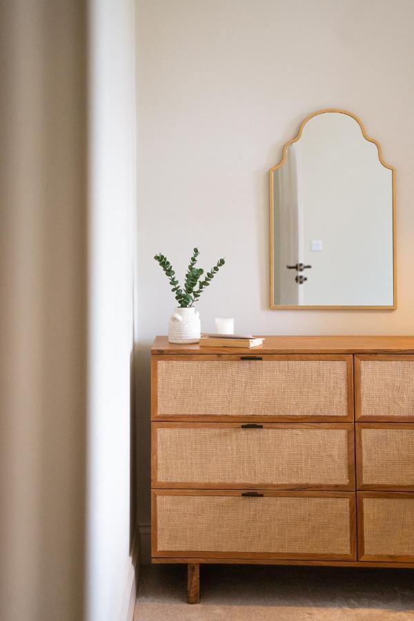 Our House Collective - Luxury In Centre, Hot Tub, Sleeps 16