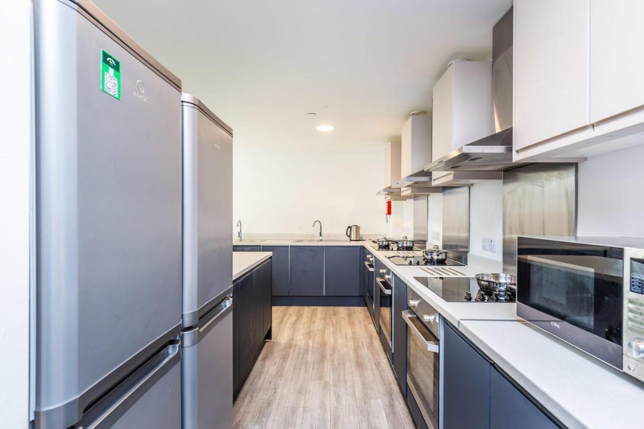 Spacious Ensuite With Shared Kitchen Holiday home