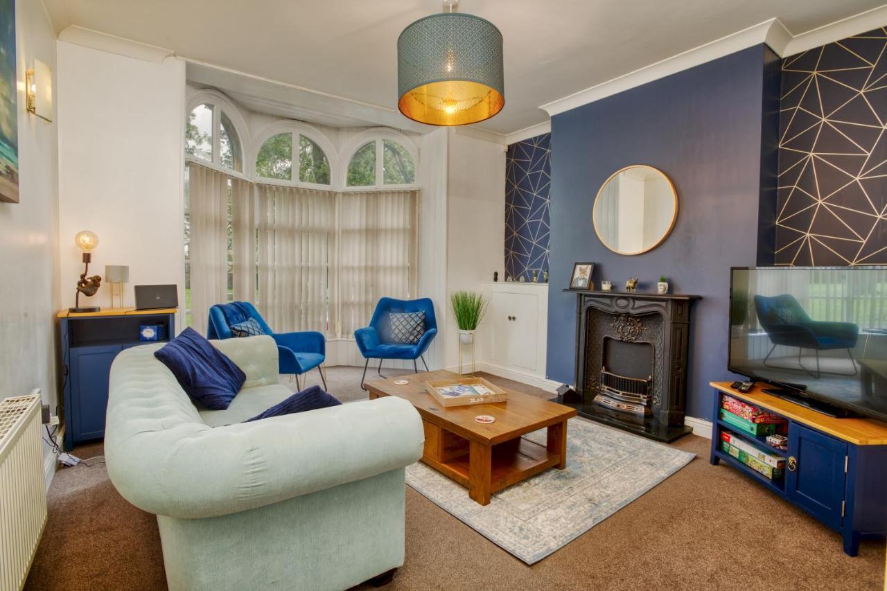 Pass The Keys 2 Bed Flat In Old School House *