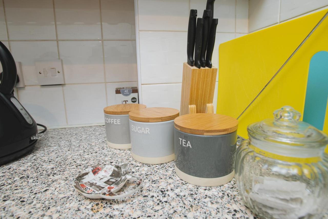 Pass The Keys 2 Bed Flat In Old School House Apartment *