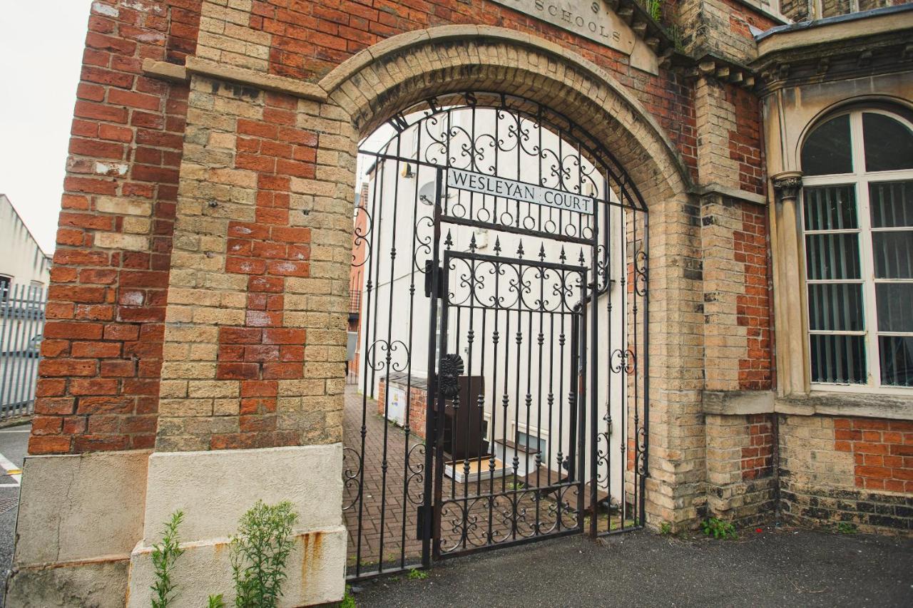 Pass The Keys 2 Bed Flat In Old School House