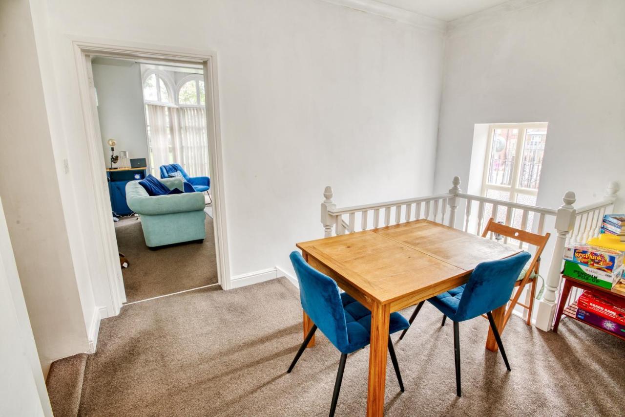 Pass The Keys 2 Bed Flat In Old School House Apartment Lincoln