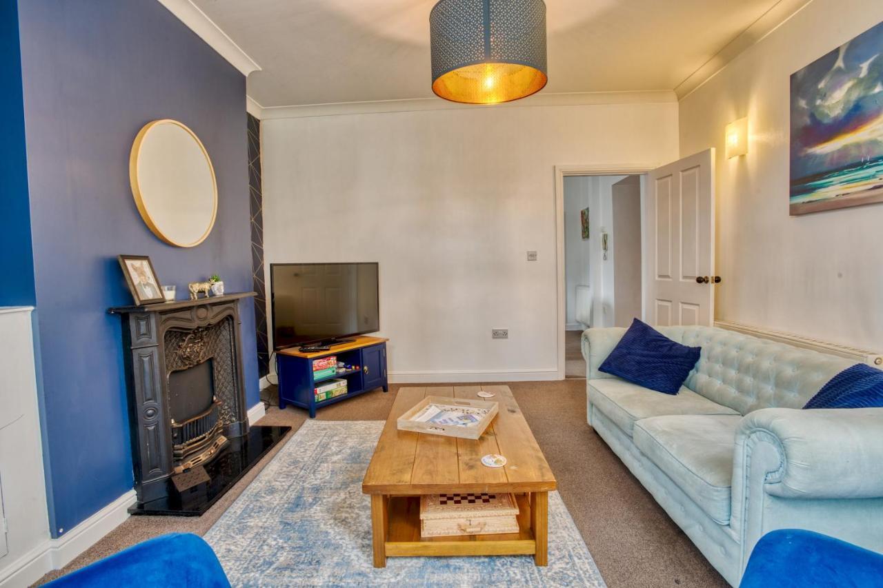 Pass The Keys 2 Bed Flat In Old School House Apartment *