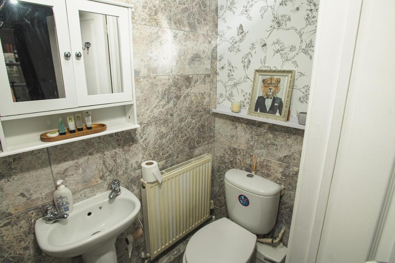 Pass The Keys 2 Bed Flat In Old School House Apartment Lincoln