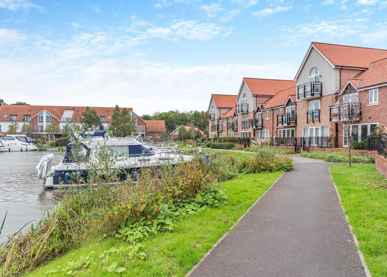 Burton Waters Marina Holiday park Lincoln