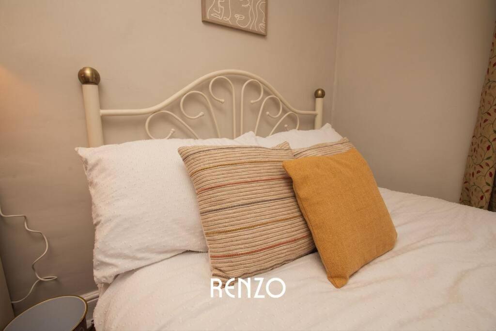 Cosy And Inviting 3-bed In By Renzo, Stunning Design, Close To Cathedral! Apartment