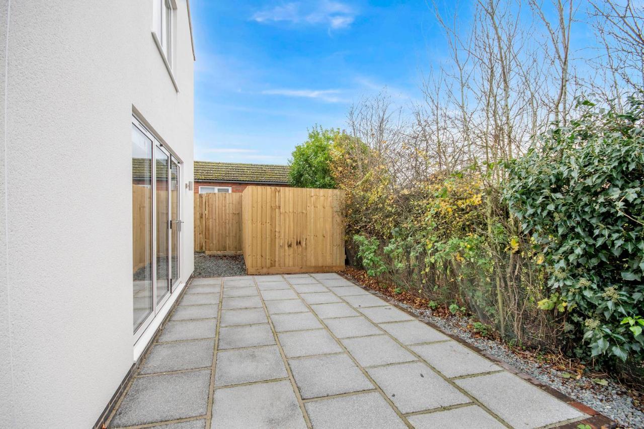 Newly Renovated Rural In North Scarle