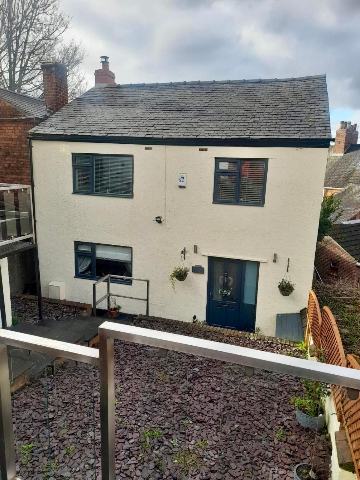 Hunters Lodge, With Parking For One Car *