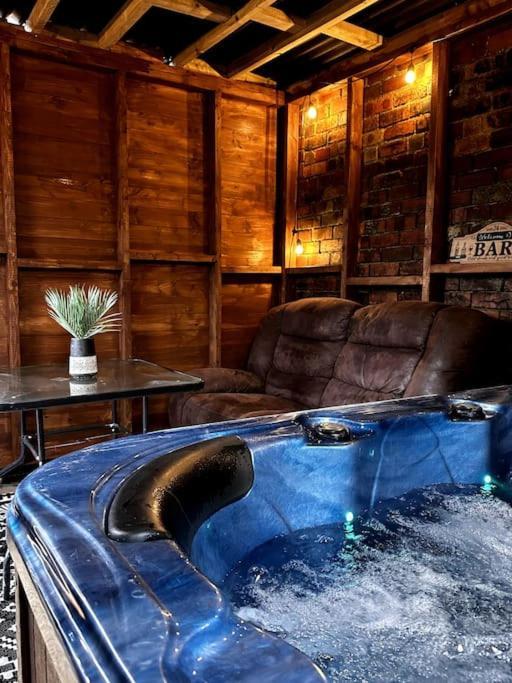 Modern And Spacious House With Hot Tub Apartamento Lincoln