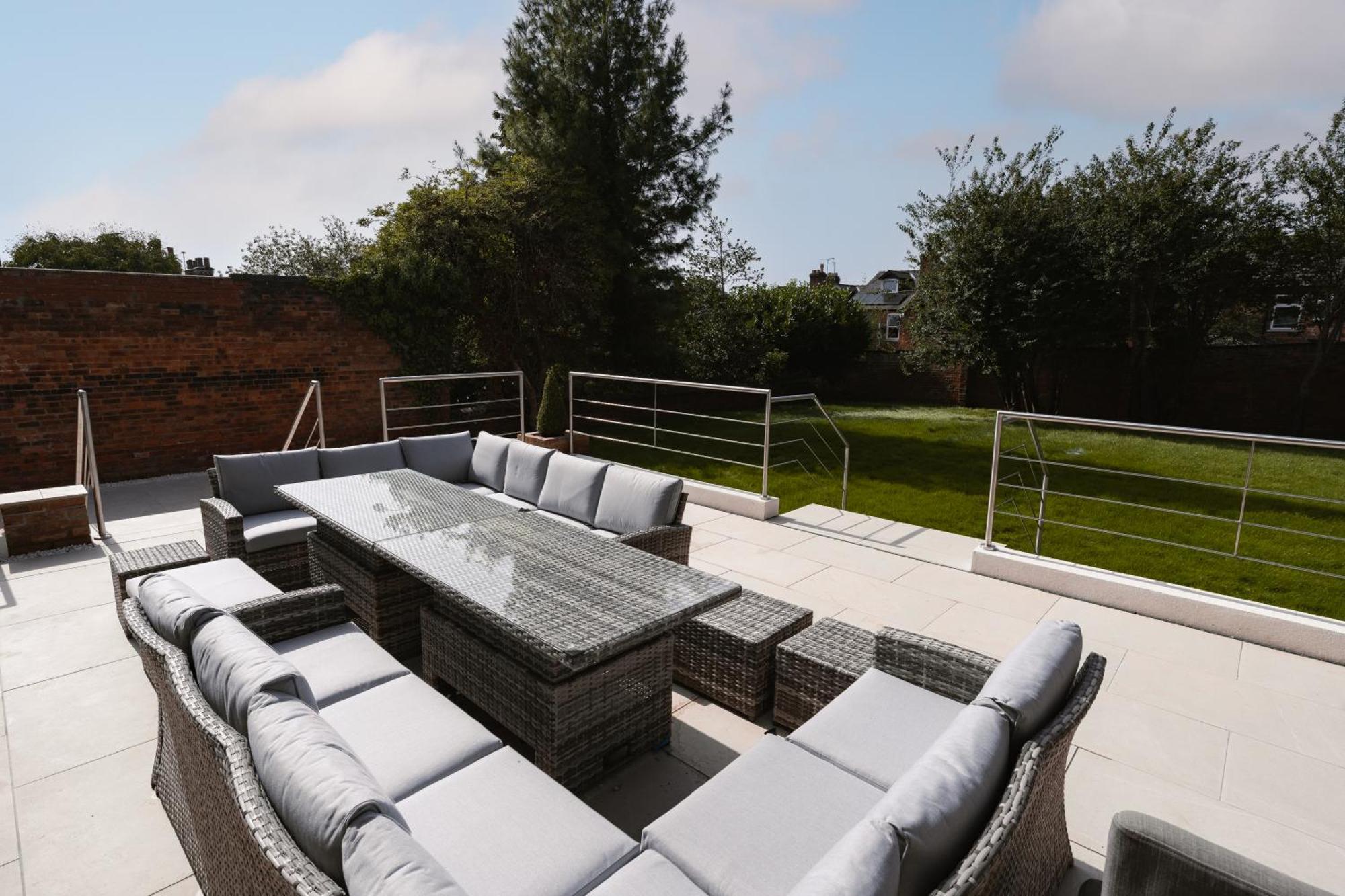 Holiday home Our House Collective - Luxury In Centre, Hot Tub, Sleeps 16