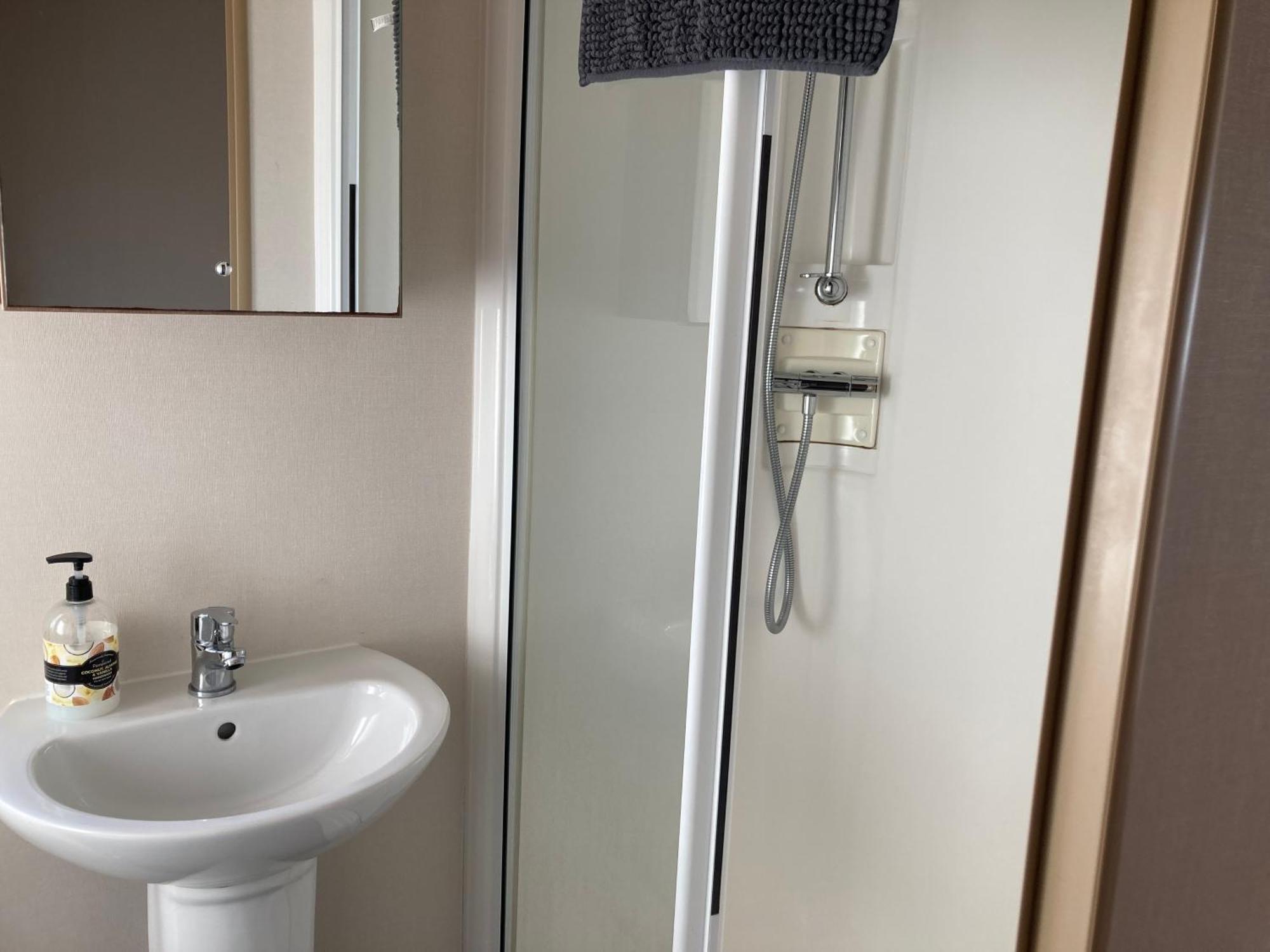 Luxury Pet Friendly Hot Tub Breaks At Tattershall Lincoln