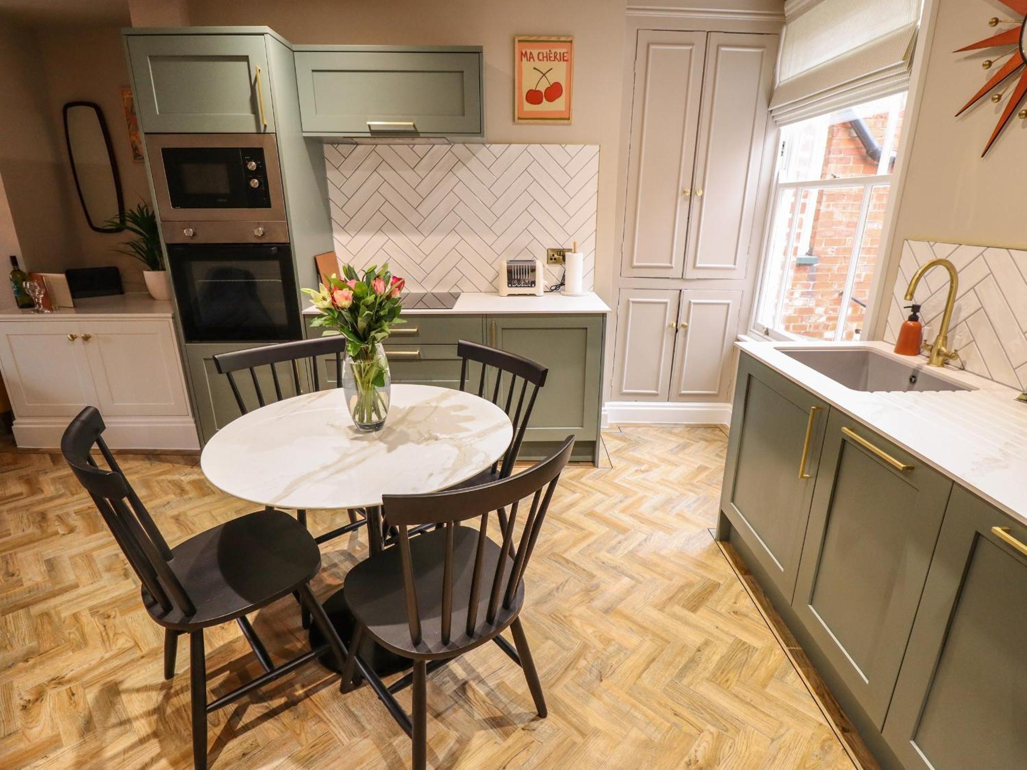 17 Union Road House * Lincoln