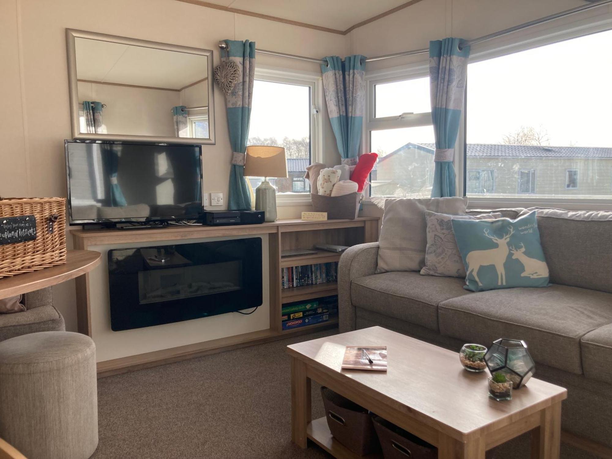 Luxury Pet Friendly Hot Tub Breaks At Tattershall Holiday home *